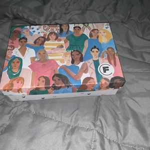 BRAND NEW 16 piece sample makeup